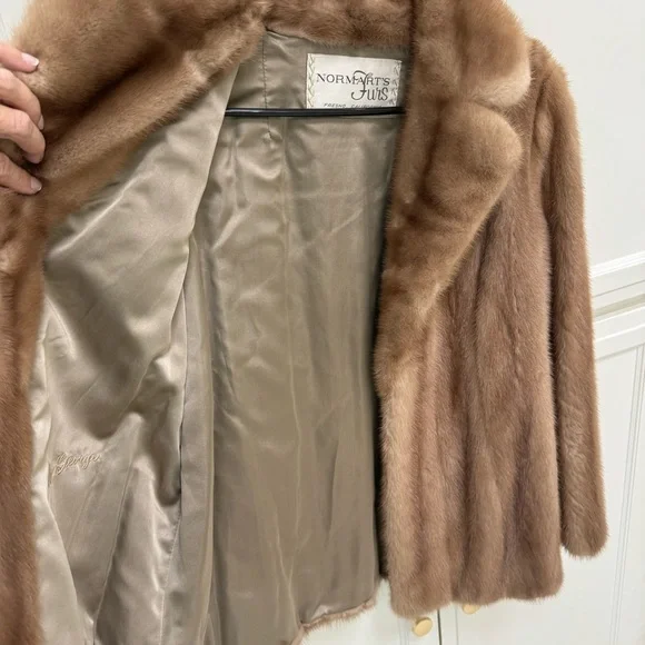 Mink Fur Coat, by Normart’s of Fresno, Calif - Picture 11 of 13
